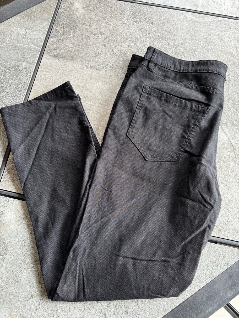 Men's Izod Straight Fit pants size 36 x 32